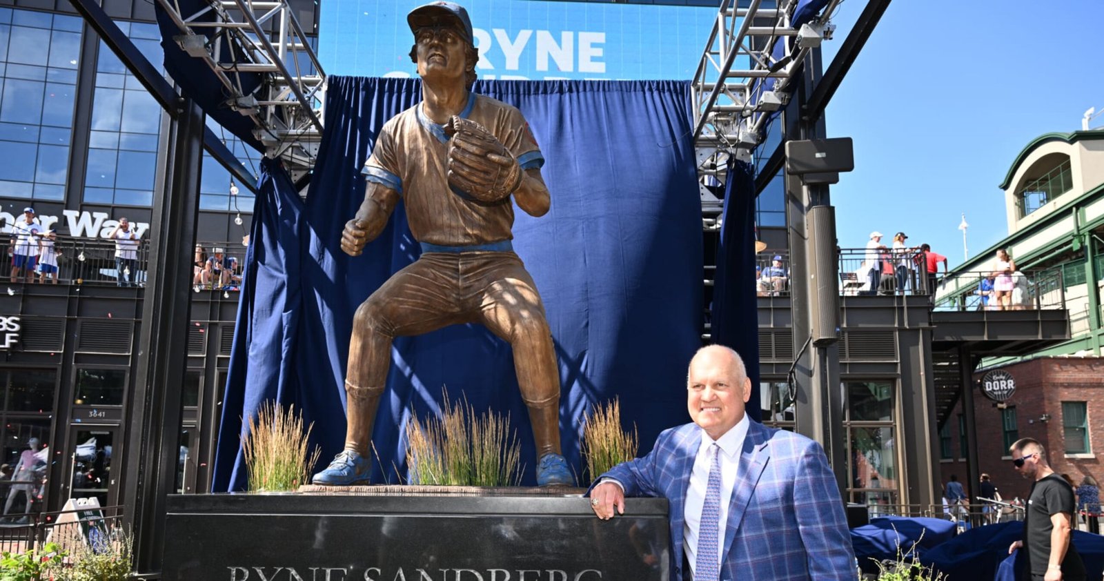 Picture: Cubs Unveil Ryne Sandberg Statue for MLB Corridor of Famer, 10-Time All-Star