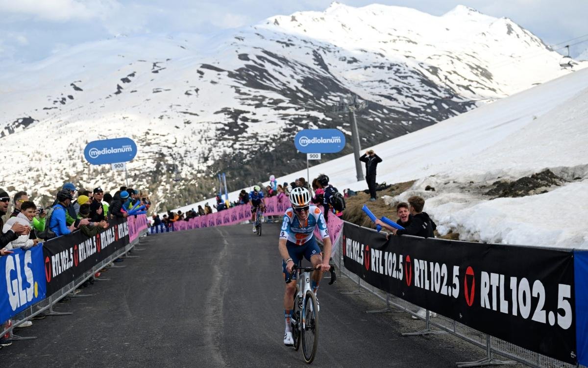 Giro d’Italia ‘shambles’ as riders boycott new route after extreme snowfall