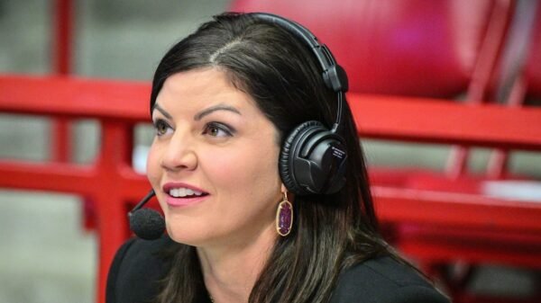 Feminine play-by-play broadcasters are on the rise in males’s sports activities. So is the criticism.