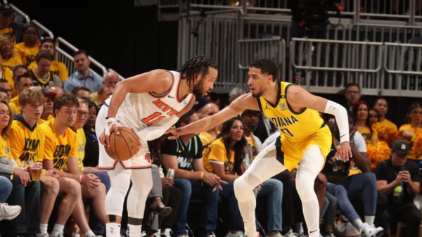 Video: Knicks’ Jalen Brunson Taunts Pacers’ Haliburton with a Chair at WWE SmackDown