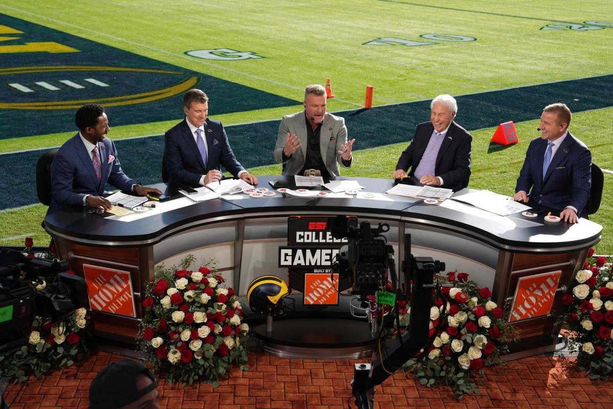 ‘Faculty GameDay’ broadcasts Week 4 location