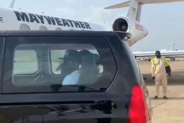 Throwback 2022 : Mayweather Arrives Nigeria In Customized Non-public Jet, Chauffeured In Innoson Automobile