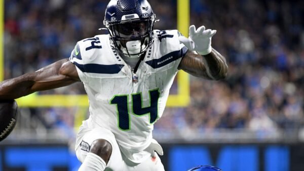 Seahawks Begin-Sit: Week 7 Fantasy Recommendation for Tyler Lockett, DK Metcalf, Kenneth Walker, Zach Charbonnet and Others