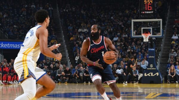 Harden, Clippers Applauded by NBA Followers for Beating Warriors; Curry Exits with Harm