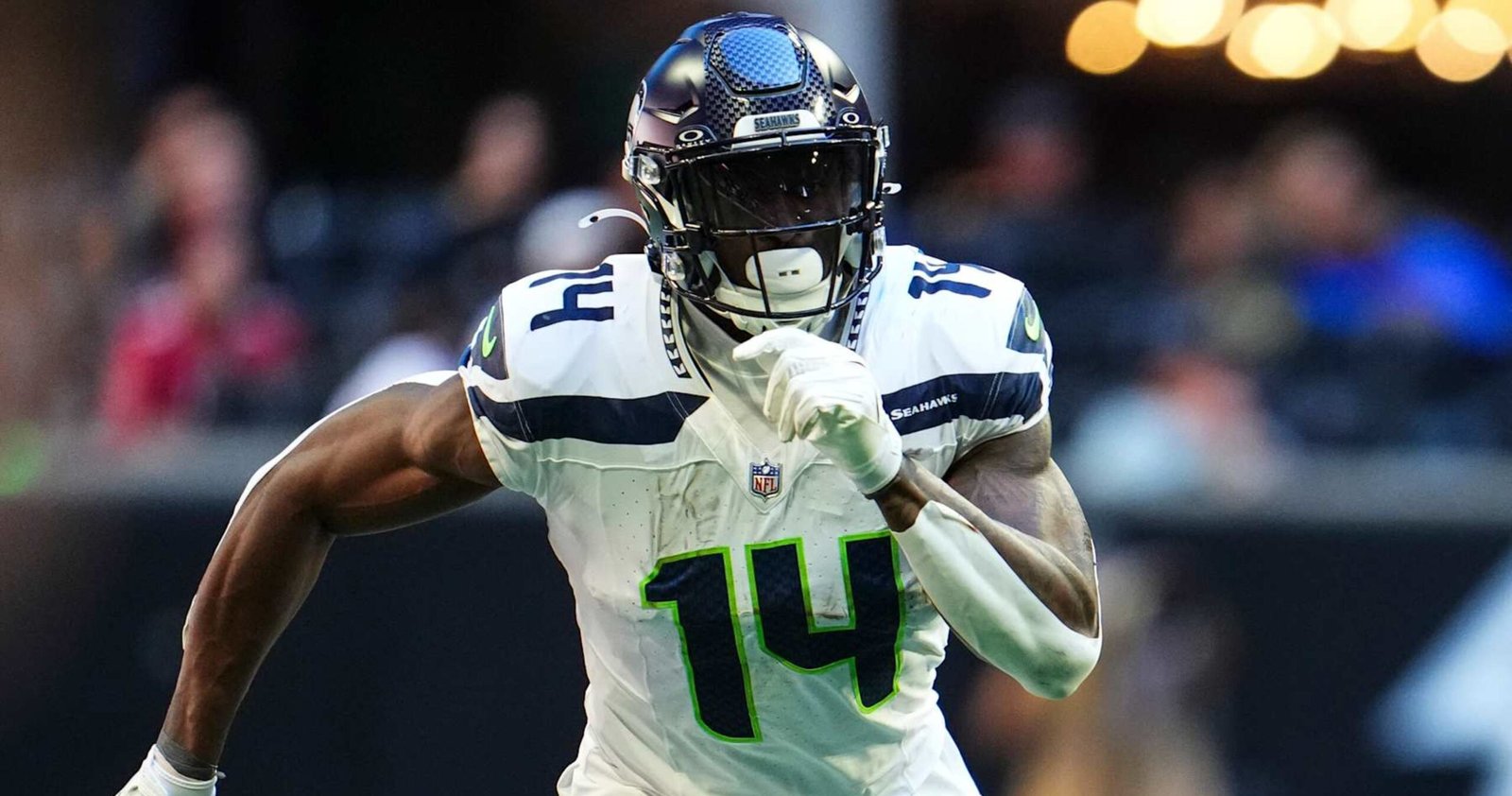 DK Metcalf Commerce Rumors: Steelers Checked in on Seahawks Star at 2024 NFL Deadline