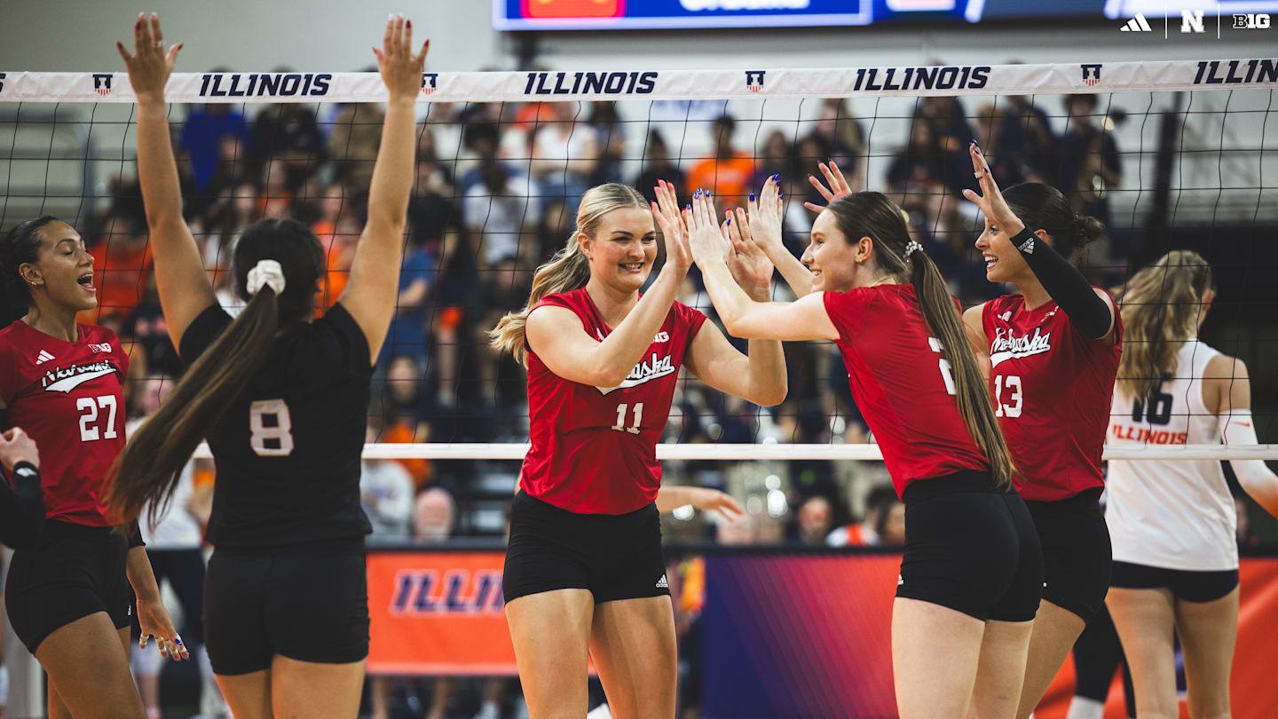 Nebraska Volleyball Stays Second in Newest AVCA Ballot