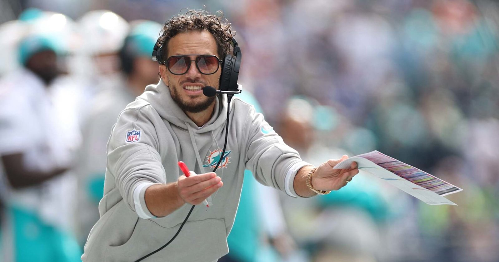 Dolphins’ McDaniel Roasted by NFL Followers for Struggles With out Tua in Loss to Titans