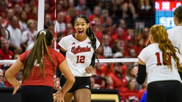 Shorthanded, Second-Ranked Nebraska Sweeps Illinois in First Large Ten Street Match