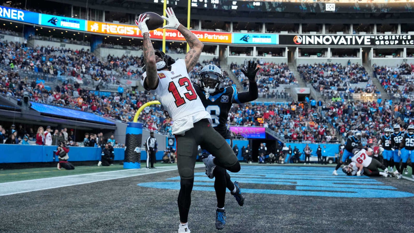 Watch: Buccaneers WR Mike Evans makes absurd one-handed TD catch vs. Panthers