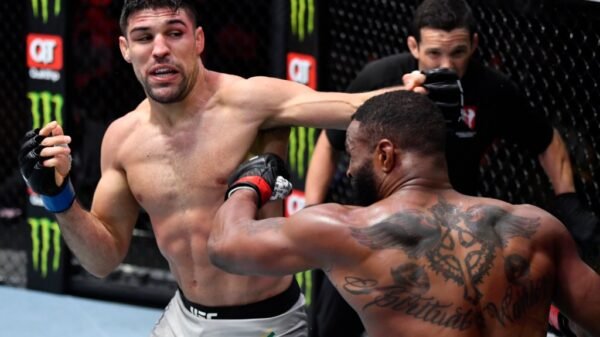 UFC free struggle: Vicente Luque faucets former champion Tyron Woodley with slick submission