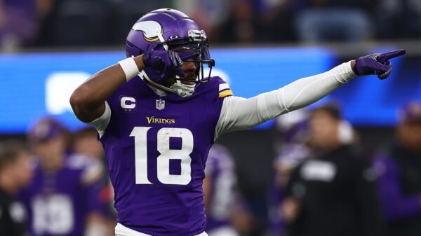 How can Vikings clinch a playoff berth in Week 15?