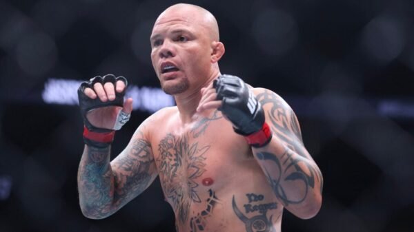 Anthony Smith breaks silence to deal with preventing future after teasing retirement in emotional UFC 310 interview