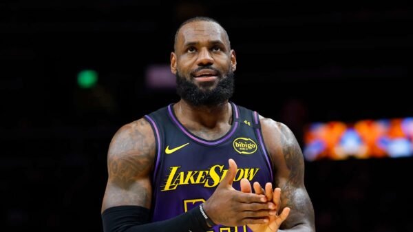 LeBron James, AD Impress NBA Followers Regardless of Lakers’ Loss to Hawks on Trae Younger GW Shot