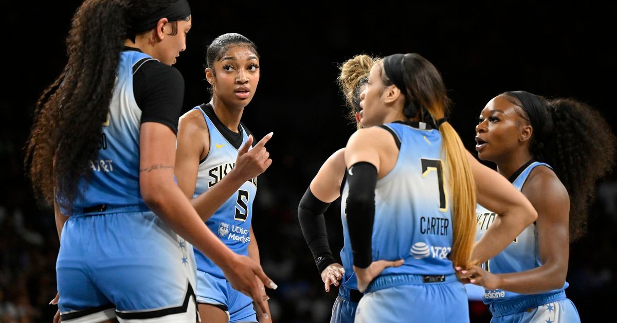 Chicago Sky star receives distinctive basketball award