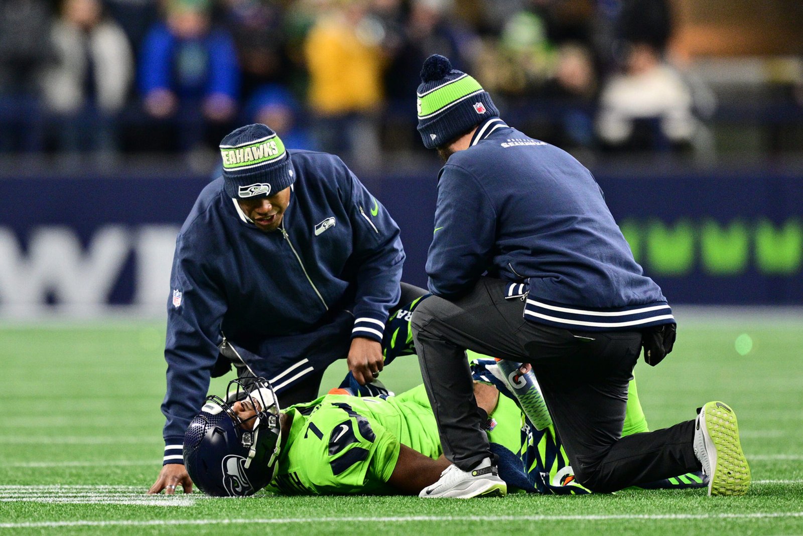 Seahawks’ Geno Smith Leaves Recreation With Important Ankle Damage