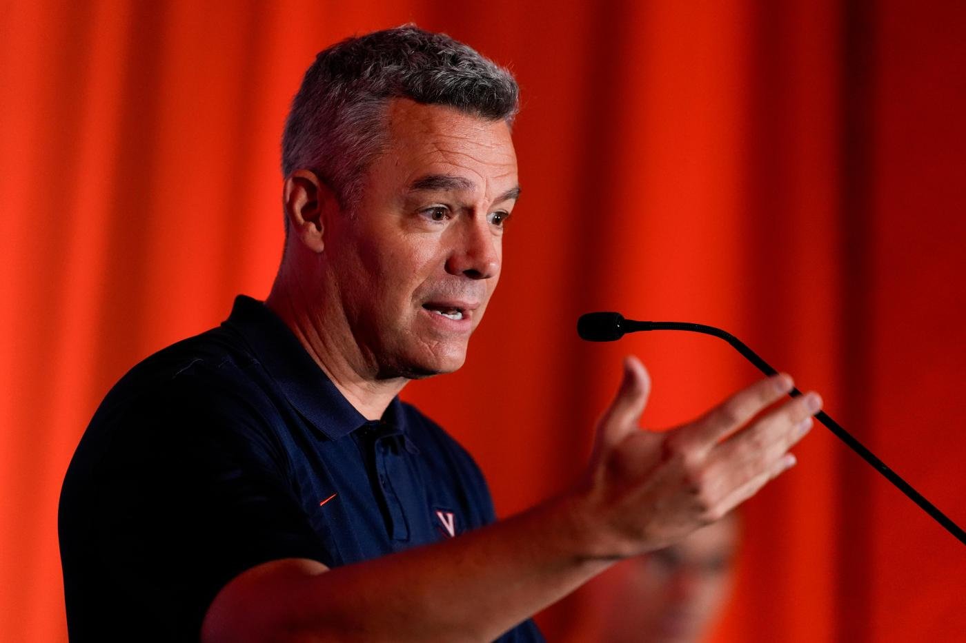 Virginia males’s basketball coach Tony Bennett is retiring efficient instantly