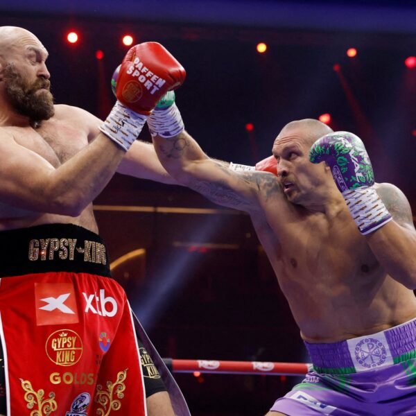 Usyk defeats Fury in factors determination in Riyadh to retain heavyweight title