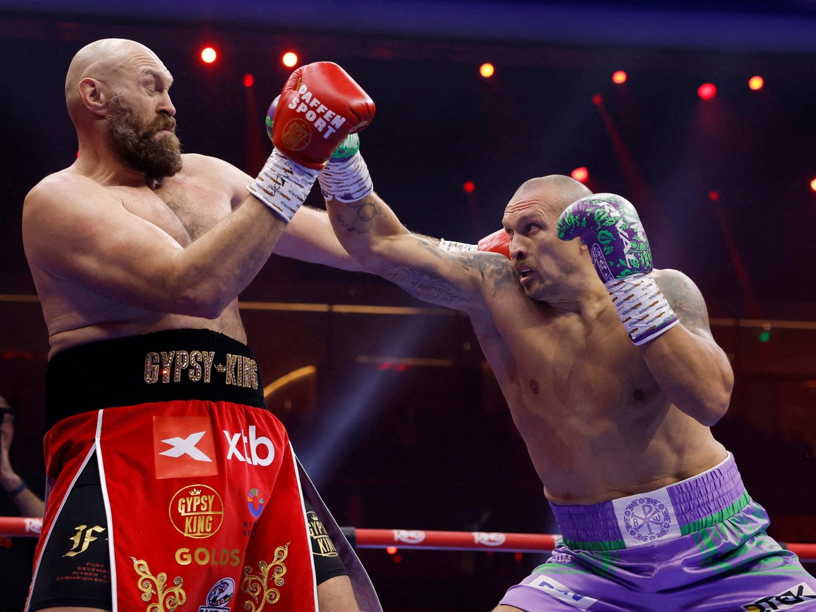 Usyk defeats Fury in factors determination in Riyadh to retain heavyweight title