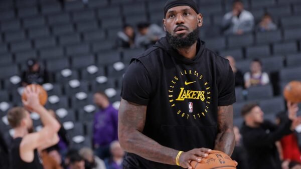 Lakers’ LeBron James Scores 32, Astounds NBA Followers in Win vs. De’Aaron Fox, Kings