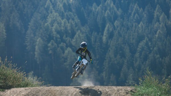 Husqvarna Mobility Introduces 2025 EE 5: Electrical Motocross with Water-Cooling Tech!