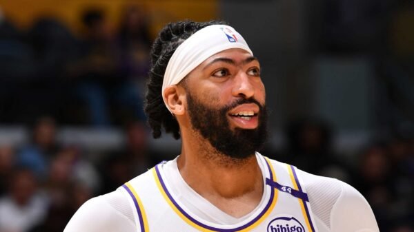 Anthony Davis Mesmerizes NBA Followers in 1st Half of Lakers vs. Kings with LeBron Out