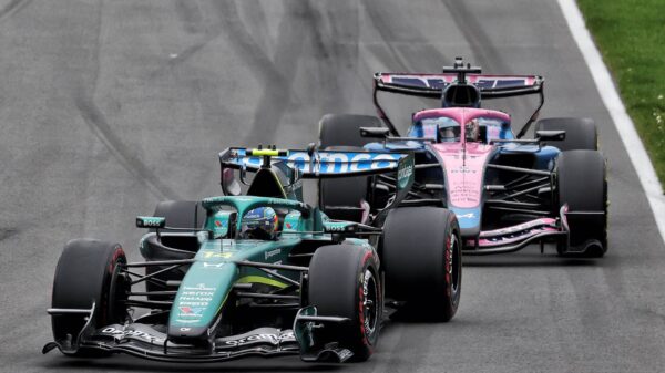 Alonso et ses douleurs dans l’AMR26 : un système pour le soulager mais une conception à revoir