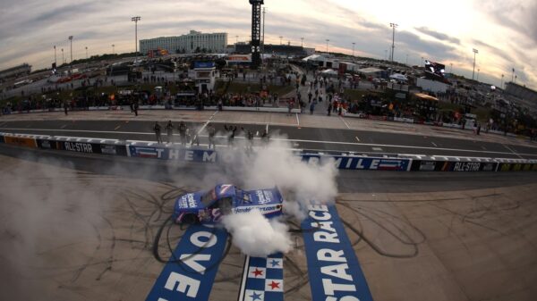 Kyle Busch stretches fuel to claim 69th NASCAR Truck win at Dover