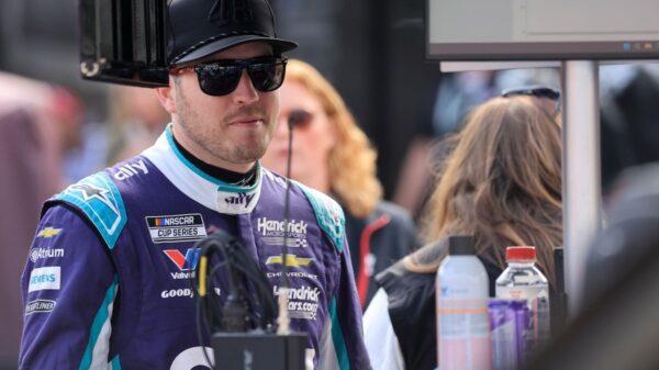 Kevin Harvick says Alex Bowman needs to win to keep Hendrick job