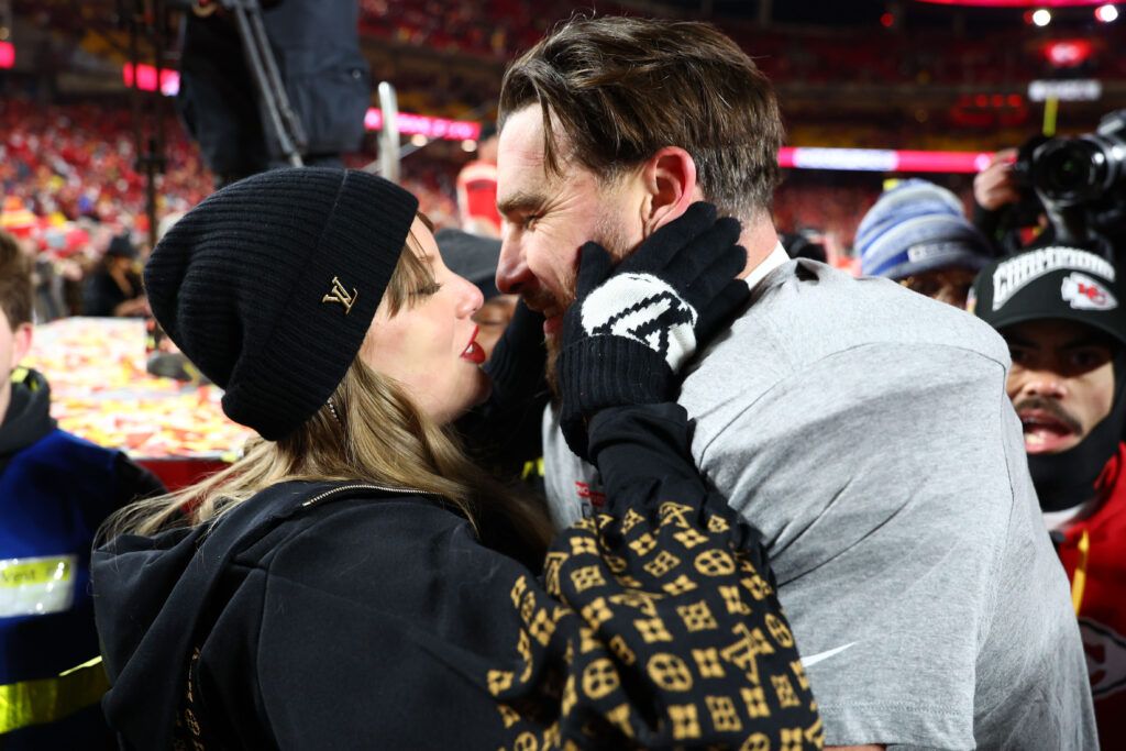‘This Can’t Be Real’ — NFL World Reacts To Rumors Of Taylor Swift Marrying Travis Kelce At Madison Square Garden