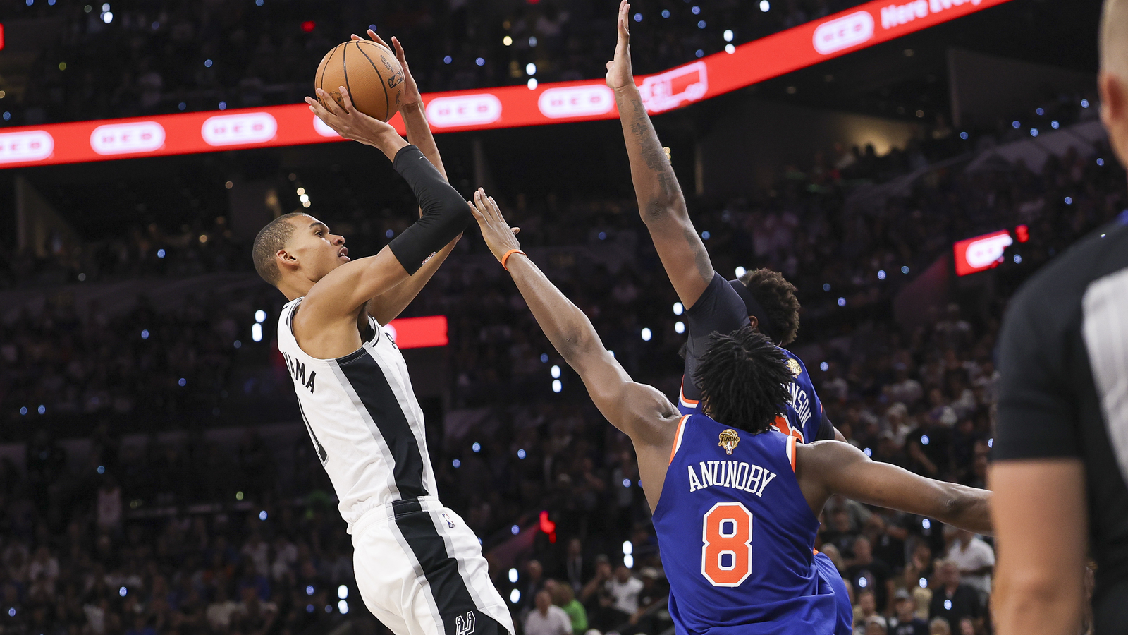 Referees miss Victor Wembanyama’s blatant flagrant foul on Jalen Brunson