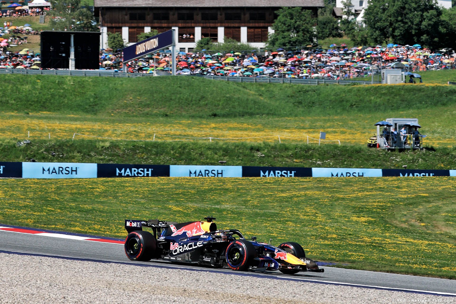 Crash de Verstappen : Max tacle la lenteur de la FIA, Russell défend la décision