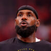 LeBron James informs Lakers of major career decision