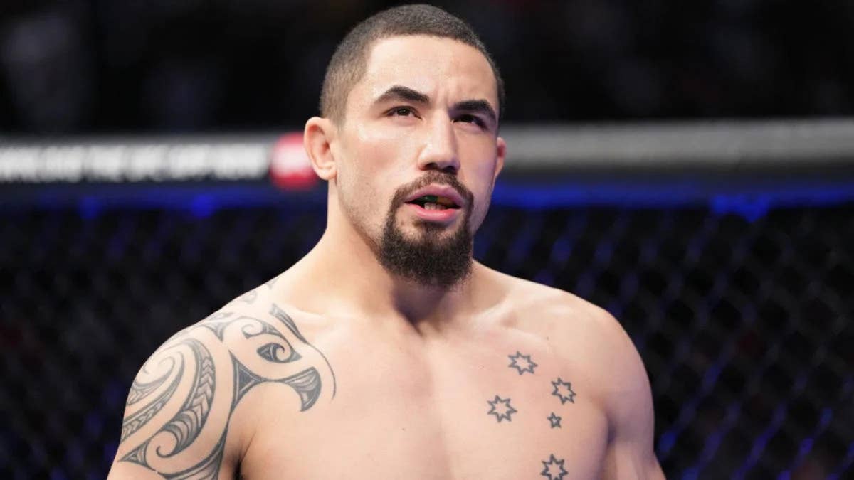 Robert Whittaker hammers Nikita Krylov at UFC 329