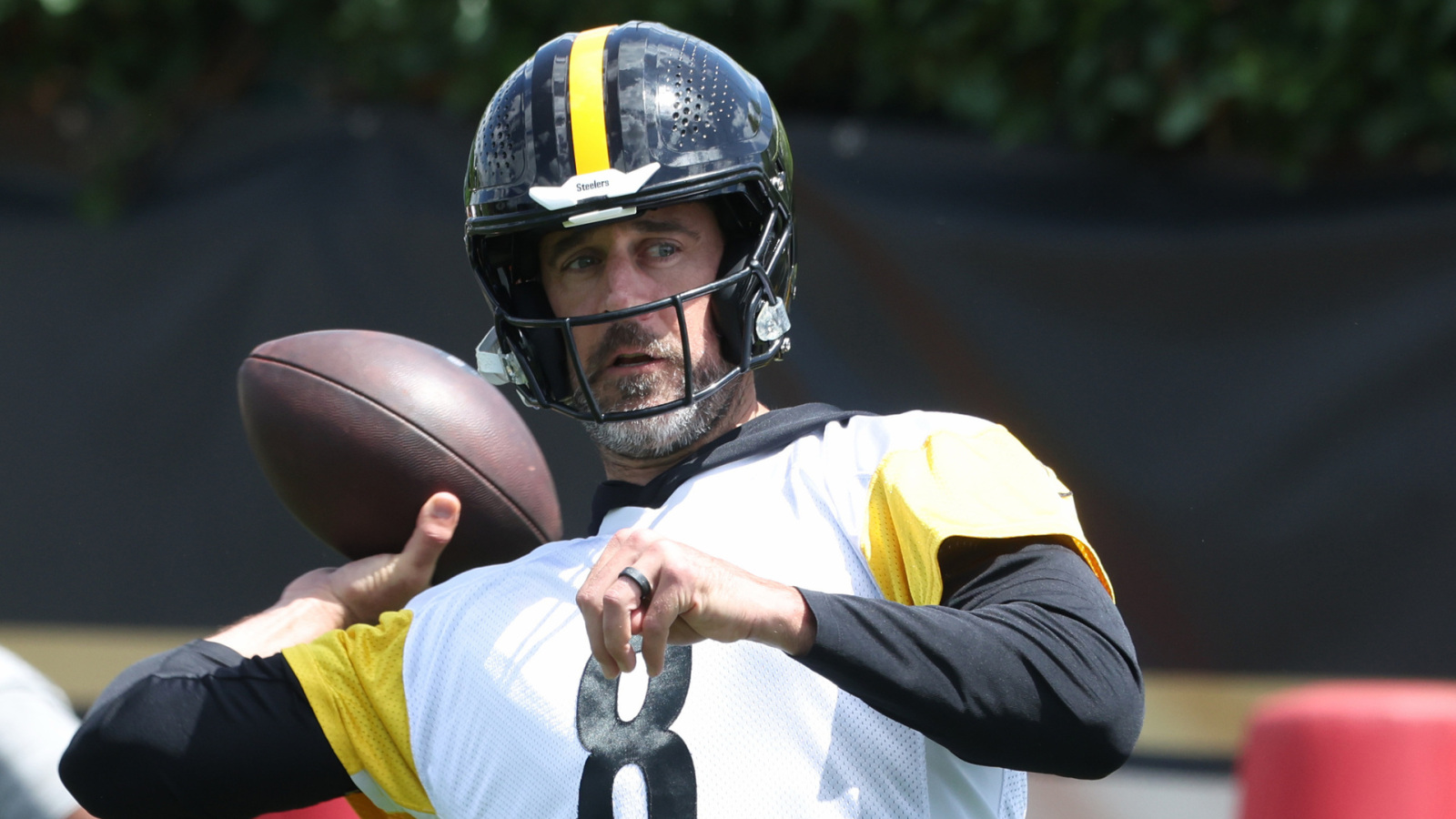 Former NFL quarterback gives Steelers’ Aaron Rodgers advice for final season