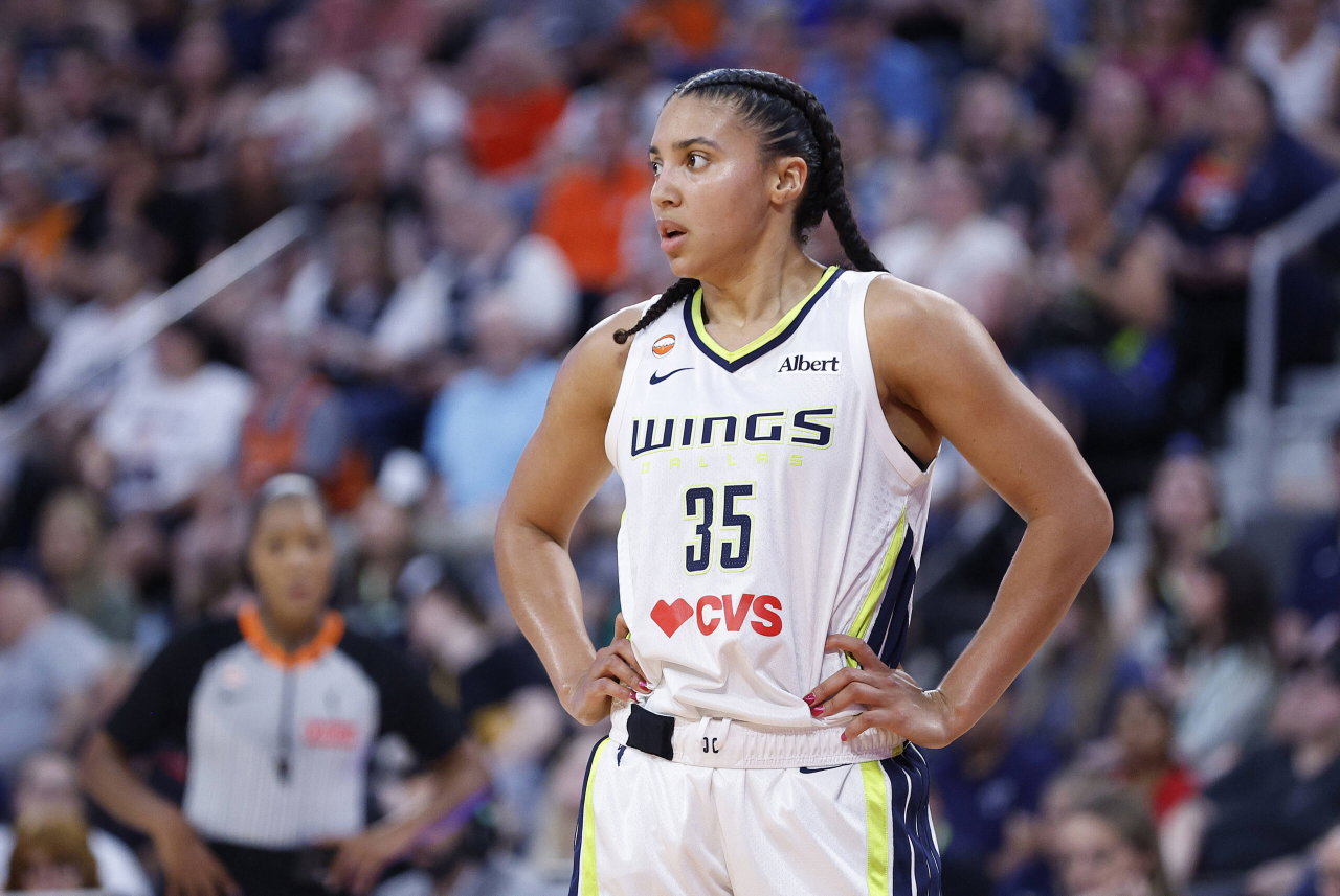 “Figure Out a Time & Place”: Azzi Fudd Issues All-Star Challenge To Steph Curry After Defeating Bridget Carleton in WNBA 3-Point Contest