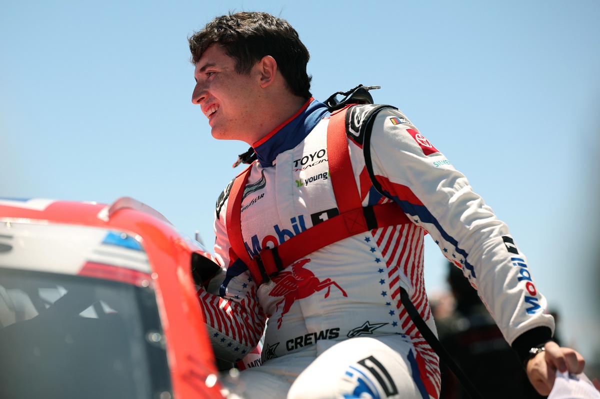 Christopher Bell gets out of car mid-race, replaced by Brent Crews in San Diego