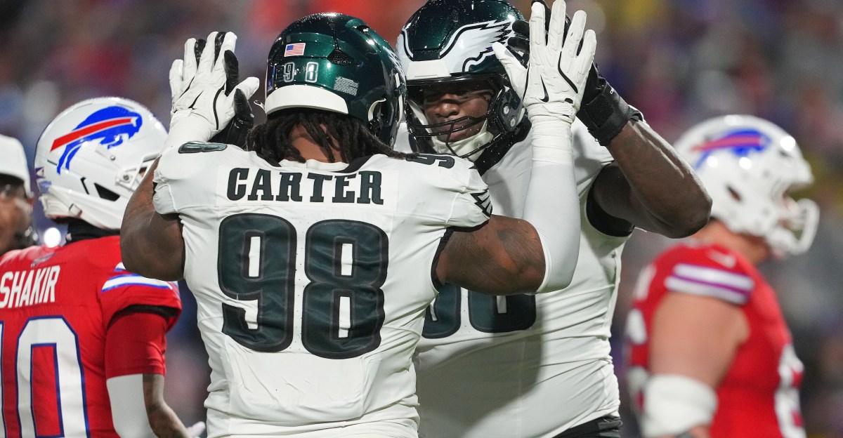 Jalen Carter’s teammates celebrate his new contract