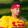 Two-minute drill: Patrick Mahomes’ health, Bijan Robinson’s historic deal, former No. 1 overall pick’s reunion