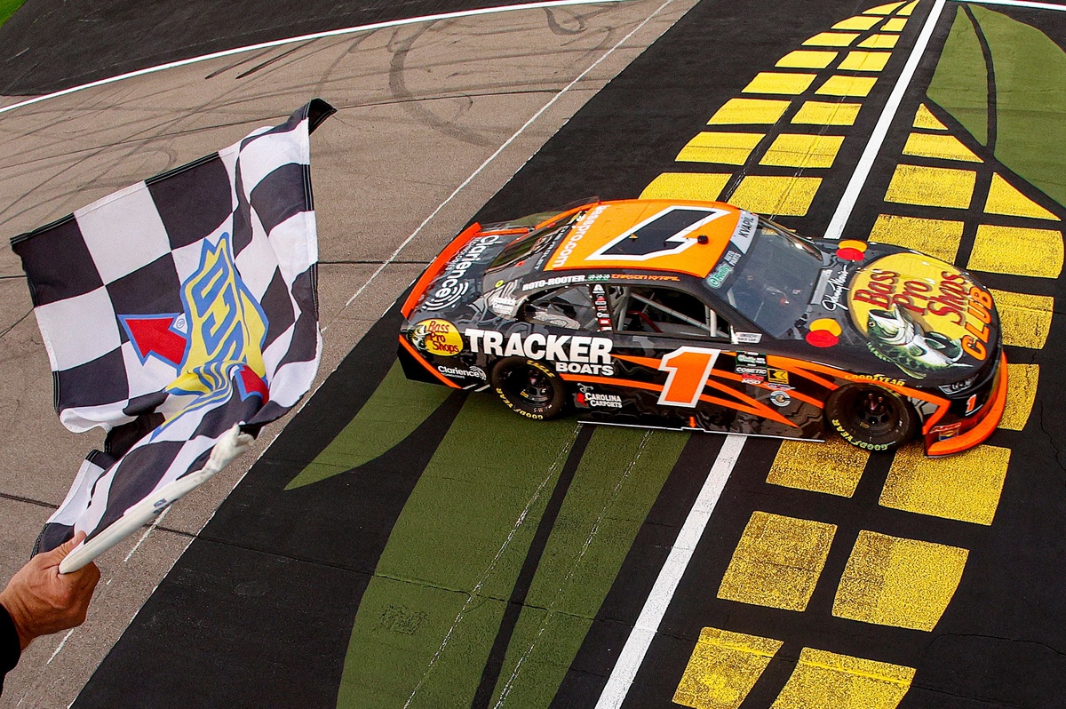 Carson Kvapil wins NASCAR O’Reilly Iowa race after chaotic overtime restart