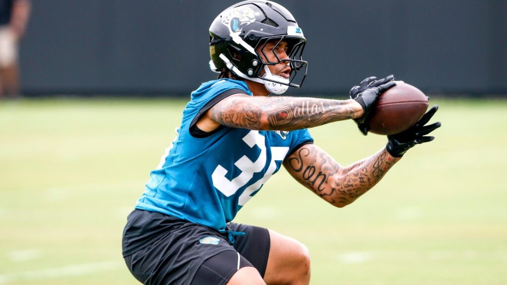 Eagles work out 3 free agents