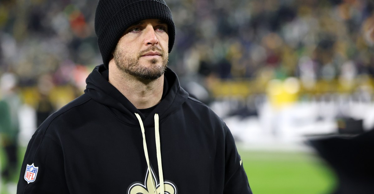 Former Saints QB Derek Carr joins UCLA coaching staff