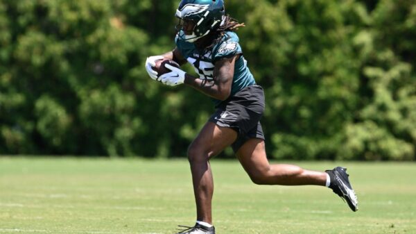 Two former Eagles quickly find new teams
