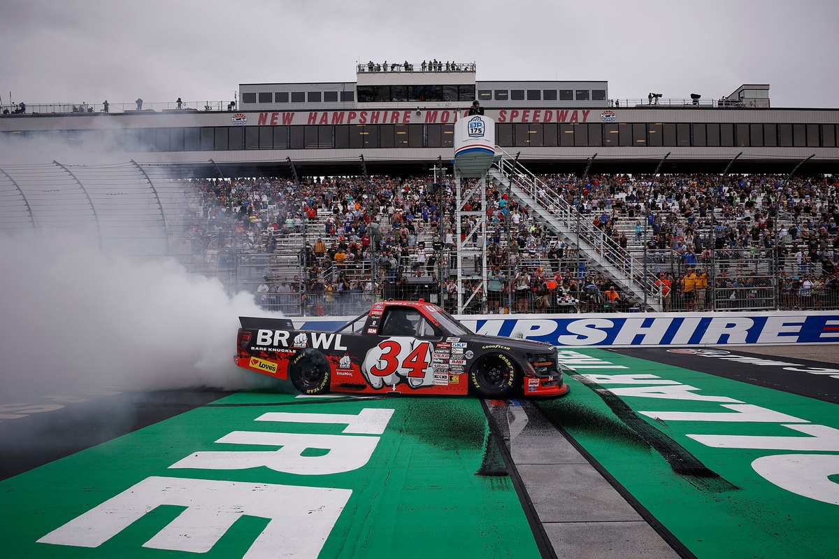 Layne Riggs wins NASCAR Truck New Hampshire race amid nail-bitting Chase battle