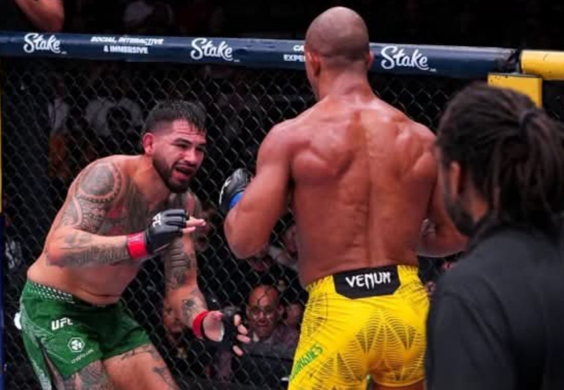 UFC Sacramento Results: Gregory Rodrigues defeats Anthony Hernandez (Highlights)