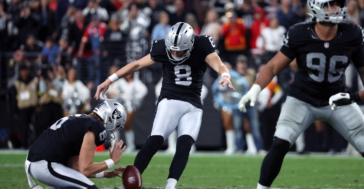Saints sign former Raiders kicker Daniel Carlson