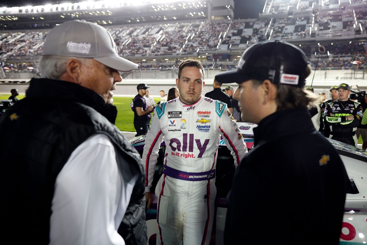 Alex Bowman to retire from full-time NASCAR after 2027 season