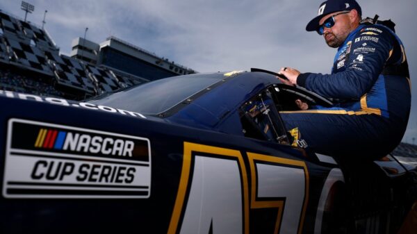 Denny Hamlin defends Ricky Stenhouse Jr. after wrecking Ryan Blaney on final lap