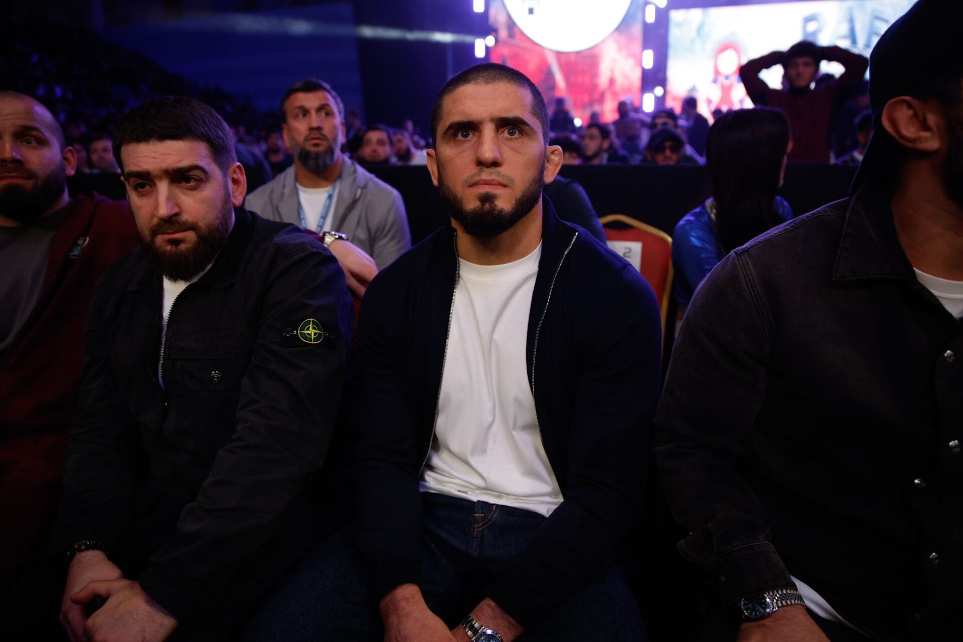 Islam Makhachev offers UFC title fight to wrestling ‘legend’ with zero MMA bouts