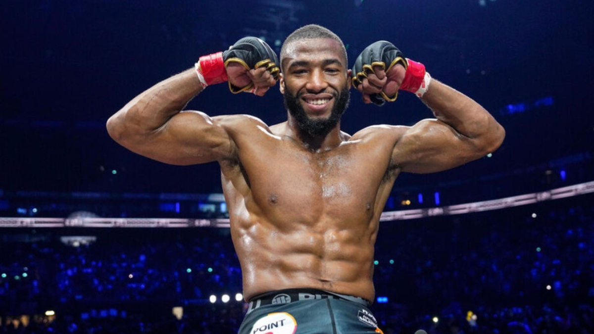 Salahdine Parnasse stops Dan Hooker in the first round