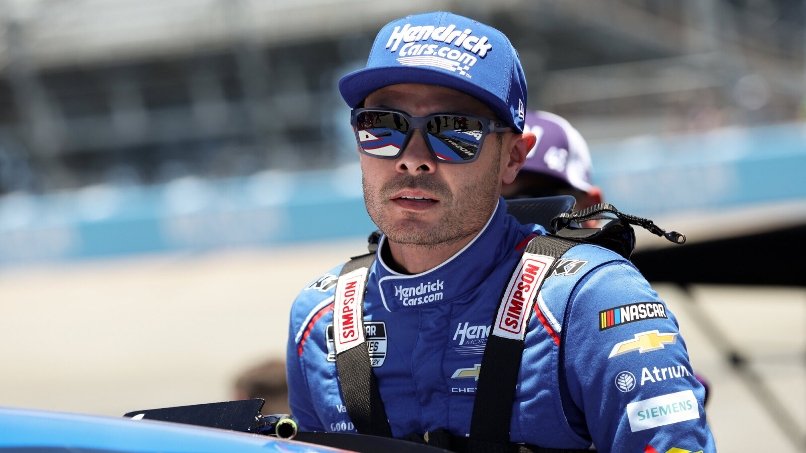 Kyle Larson puts himself back in NASCAR’s title chase, but not Victory Lane